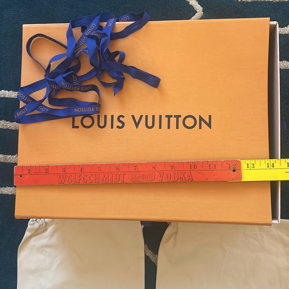 Louis Vuitton shoe dusters & shipping box , ribbon - Picture 5 of 7